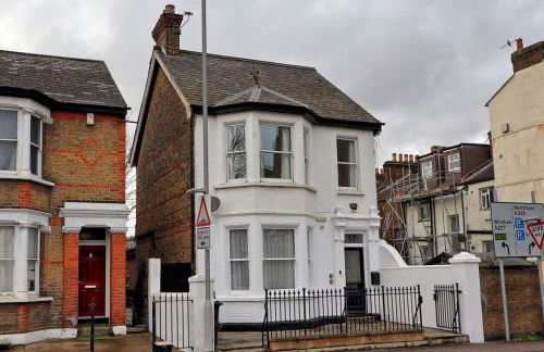 Large 5-Bedroom Home, Perfect for Long Stays & Team Accommodation - Foto 41