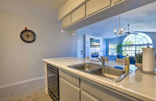 Less Than 8 Mi to Disney Getaway with Deck in Kissimmee! - Foto 12
