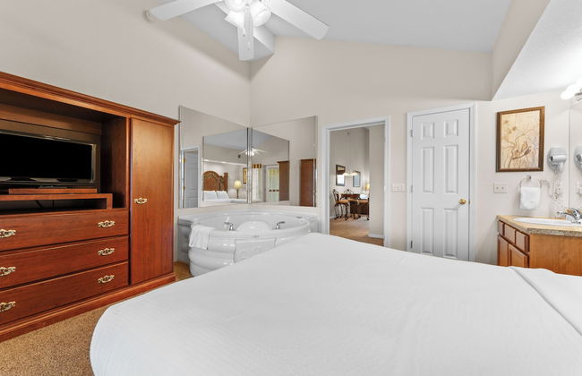 Grand Crowne Resort - Photo 41