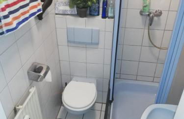 1 Zi Whg an der Universität zu Kiel-Alsenstrasse 17, perfekt als Schadenwohnung, eigener Parkplatz, große Wohnküche, Wlan, gemütlich möbliert, je 3 Min zur Universitätsklinik, Ostsee, Seebäder, City, Luxusfähren - Foto 13