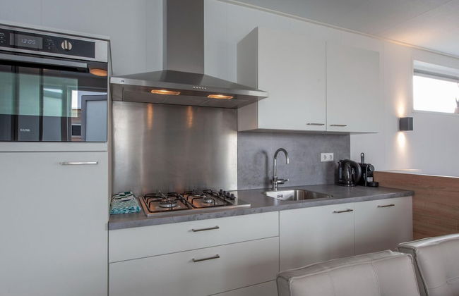 Lodge in Nieuwvliet Bad Near the Beach - Photo 5