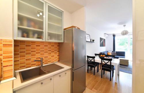 BLOCK APARTMENT PARK with private garage parking - Foto 10