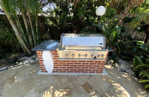 Deerfield Beach heated pool house - Photo 48