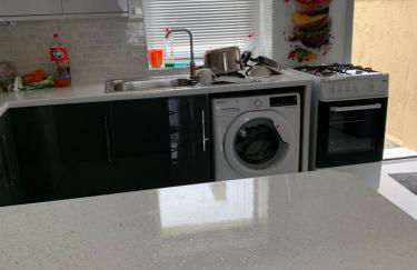 Entire 6 Bed 5 Star Luxury House FREE WiFi nice views - Foto 5