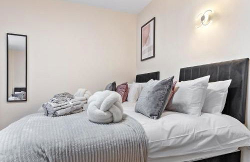 Lovely 4-BR Home In Leyton - Sleeps 14, Near Tube, Arcade, 100inchTV - Foto 51