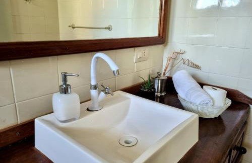 Casa 4 dorms 2 suites - localização perfeita no centrinho e rodeada de natureza - Foto 16