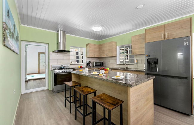 Renovated 4br2ba w Private Pool in Prime Location - Foto 3