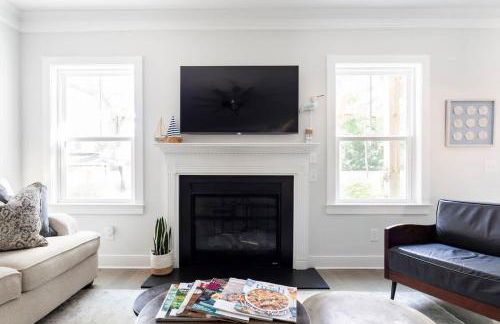 Pleasant Place Villa -Newly Built with Pool Close to downtown&beach - Photo 3