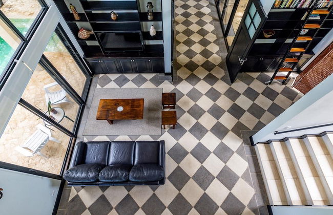 Nostalgic Retro Home on Luxurious Lot with a Private Infinity Pool and Ocean Views - Photo 23