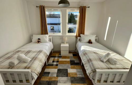 Lochside Hub - Photo 1