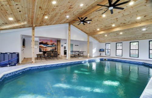 (NEW) Blue Mtn Poconos Retreat Htd pool pet frndly - Foto 2
