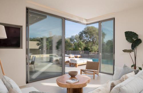 Athina Luxury Villa, with Pool & Walk to the Beach, By ThinkVilla - Foto 26