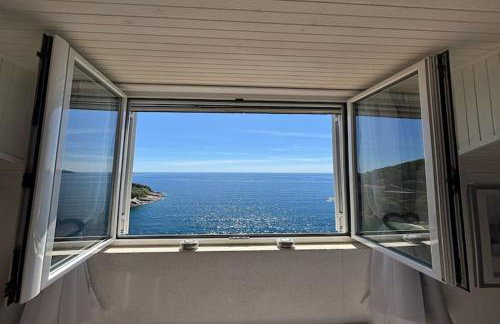 Indy's Beach Apartments -Two Bedroom Apartment with Balcony and Sea View - Photo 43