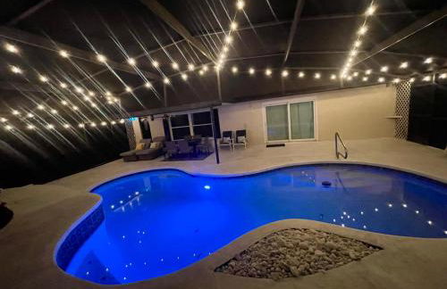 Beautiful home, centrally located to Parks with Pool - Foto 48