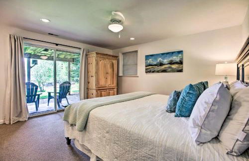 Scenic Smith Mountain Lake Getaway with Deck and Dock! - Foto 15