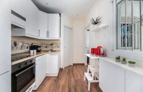 Urban Charm Rooftop Apartment with Vista - Photo 22