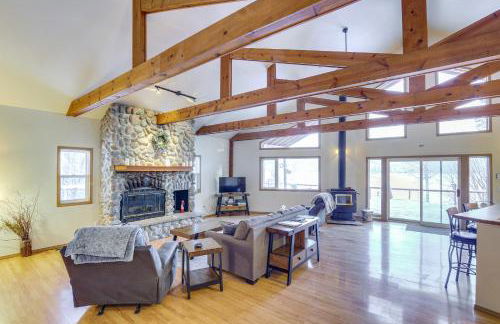 Wasilla Spruce Moose Cabin Lakefront and Hot Tub! - Foto 2