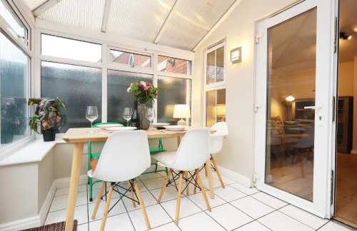 Cosy Bristol Townhouse - Free Parking - Sleeps 6 - By EKLIVING PARTNERS - Foto 27