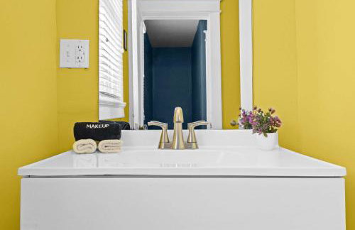 Cozy & Creative Top Unit in Lou's Arts District - Foto 29