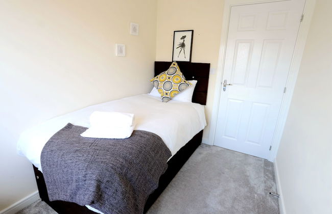 Birmingham Airport/NEC Beauty Homebase - Photo 15