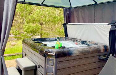 Osada Skoczkowo komfortowe domki z prywatnymi wannami hot-tub nad jeziorem- sauna- balia- prywatny staw wędkarski - Foto 1