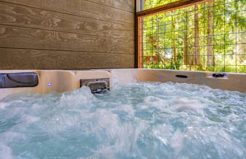 Luxe Chalet at Rainier Entrance with Hot Tub-AC-WiFi - Photo 5