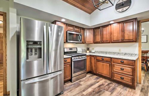 Family Home with Deck, Yard, Dock on Rock River - Foto 8