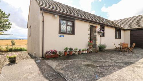 Courtyard Cottage - Photo 2