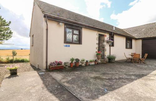 Courtyard Cottage - Photo 2