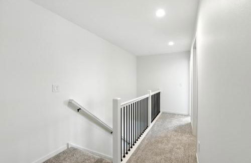 Modern Townhome Retreat in Prime Location townhouse - Photo 18