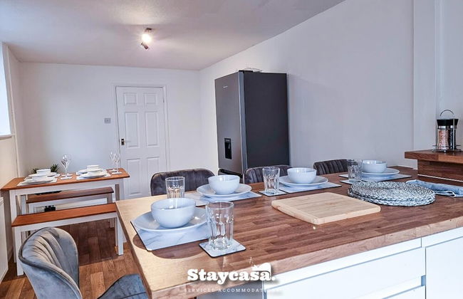 White Cozy House With Pool Table Game Room - Photo 38