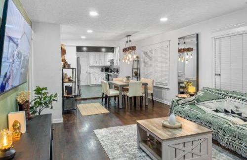 Casa Hosum - 7 mins Downtown Sleeps 9 King Bed Fenced Yard - Foto 26