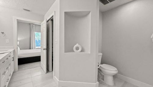 Family-Friendly 3-Bedroom Condo for 6 and 5 min to Disney - Photo 3