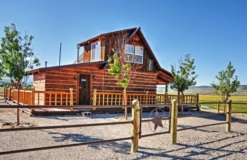 Remote Antimony Log Cabin with Green Meadow Views! - Foto 2