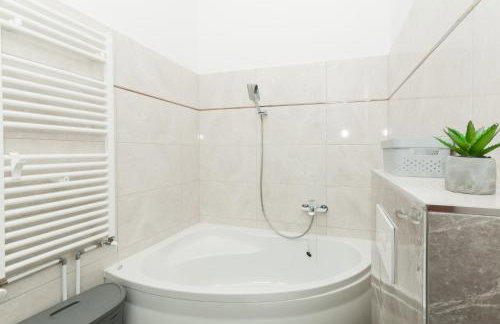 Luxury Villa With Heated Pool, Terrace, and Outdoor Amenities for Relaxation - Foto 54