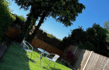 Quiet 2-Bed with Private Garden and Drive - Foto 77