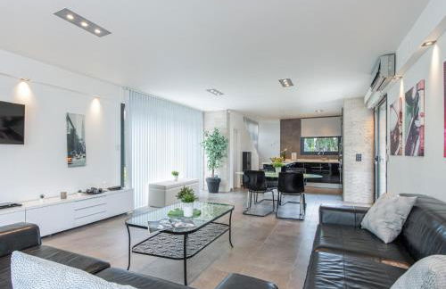 Casa moderna con piscina, Wi-Fi, AA, barbacoa y parking en Sant Pere Pescador - ES-89-73 - Foto 23