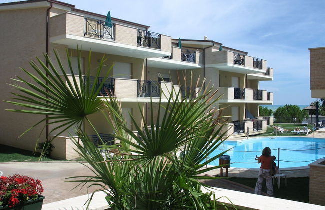 Green Bay Village - Photo 16