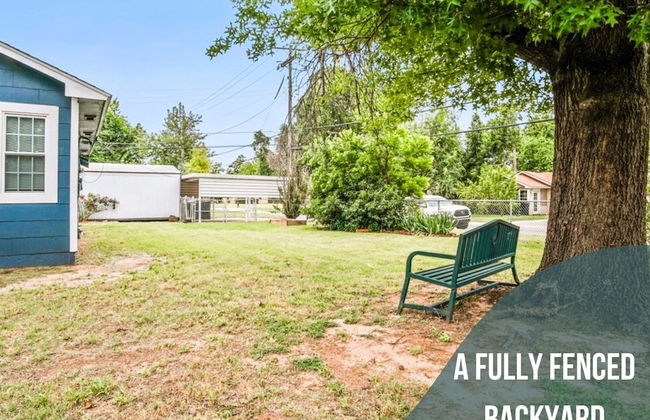 Cute Tiny House With Fenced Yard Near Plaza Dist - Photo 4