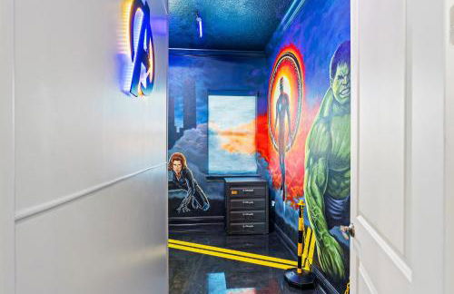 Luxury Resort Family Home Professionally Furnished Ultra Comfortable beds Epic Mario Game Room Themed Bedrooms Heated Pool and Spa Outdoor Grill Golf Course View - Foto 11