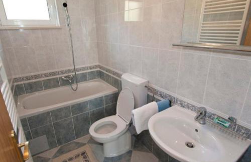 Apartments by the sea Igrane, Makarska - 17292 - Photo 11