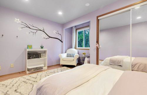 Charming and Spacious House with Relaxing Huge Deck - Foto 27