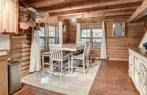 Charming Renovated Cabin with Fireplace - Foto 17