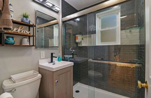 Cute & Cozy Lakeview House on Chain O Lakes with Hot Tub Option - Foto 8