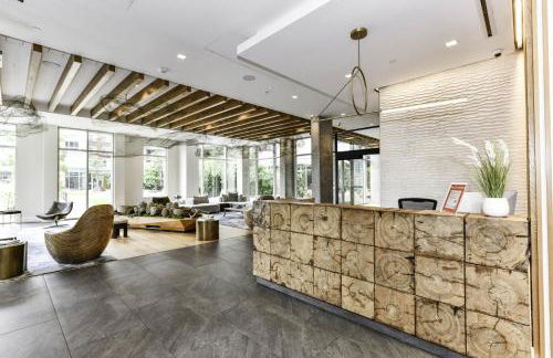 Urban 2BR Oasis with Scenic Rooftop and Gym - Foto 51