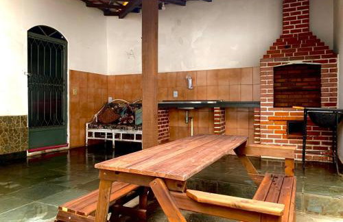 Casa para 8 Pessoas com Churrasqueira e Garagem - Foto 8