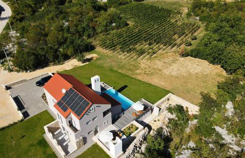 Villa Jure with Heated Pool, Sauna, Tennis Court & Mini Golf - Foto 7