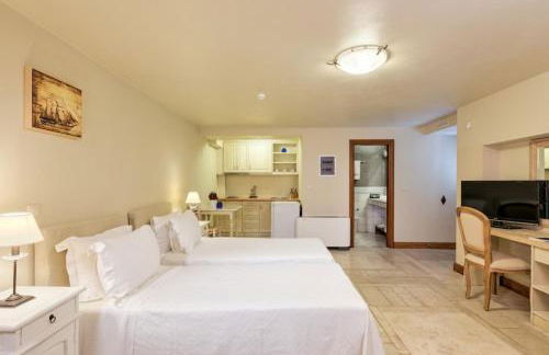 Mare Monte Luxury Suites - Photo 4