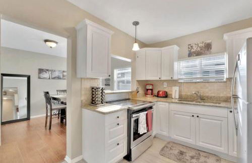 Family & Pet Friendly Getaway with Porch Fire Pit & Yard - Foto 24