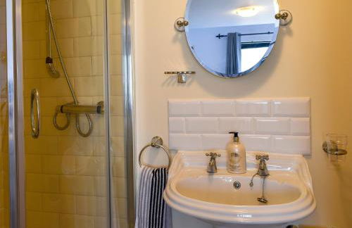 Garden View Apartment - Photo 9